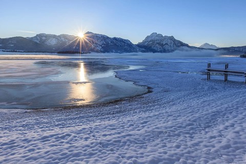 Sunrise at a lake in front of mountains, footbridge, snow, winter, Forggensee, Königswinkel, view