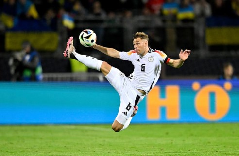 Joshua Kimmich GER (06) acrobatically on the ball, Max Morlock Stadium, Nuremberg, Bavaria,