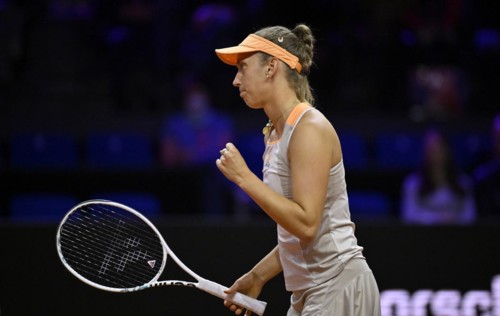 Elise Mertens (BEL) Cheers, gestures, gesture, tennis, Porsche Cup 2024, Porsche Arena, Stuttgart,