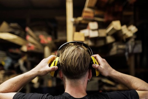A man puts on hearing protection. Berlin, 14.08.2024