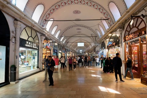 Grand Bazaar alley with many people, Istanbul, Turkey, Asia