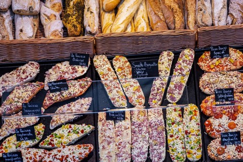 Baked snacks, pizza, baguettes and cheese sticks. In times of a shortage of skilled labour,