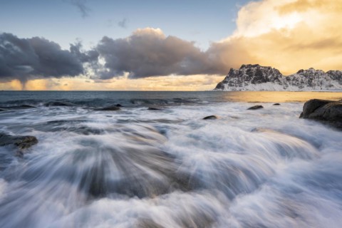 Waves on the beach at Uttakleiv, Vestvågøya, Lofoten, Norway, Europe