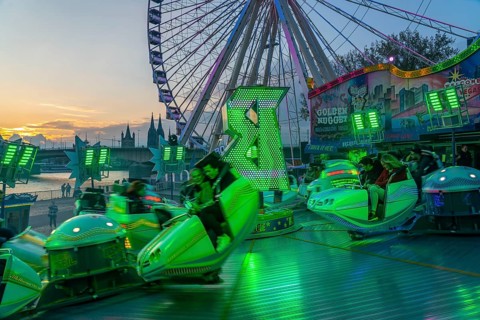 Deutz funfair on the Rhine, at Easter, funfair, break-dancer ride, Ferris wheel, Cologne Cathedral,