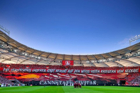 Long shot, overview, choreo, choreography, fan action recursion to Roman ancestors and warriors,