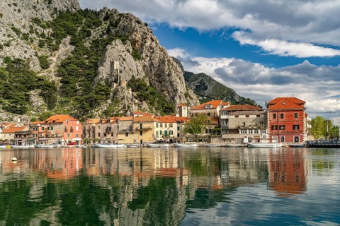 The old town centre of Omis on the river Cetina with the ruins of the Mirabella or Peovica