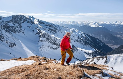 Ski tourers at the summit of the Mitterzeigerkogel in winter, Sellraintal, Kühtai, Tyrol, Austria,