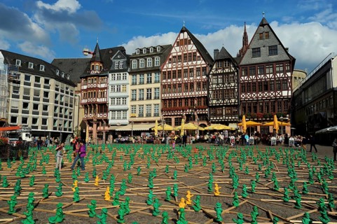 Green unity men at the Römer in Frankfurt