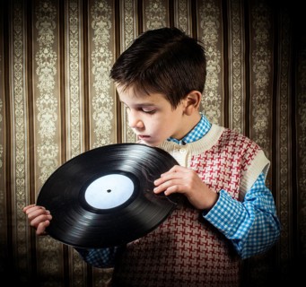 Child hold lp. Vontage clothes