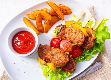 Meatballs skewers of tomato, paprika and baked potato quarters