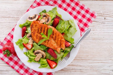 Steak with green salad