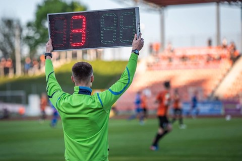 Technical referee shows 3 minutes added time during the football match.