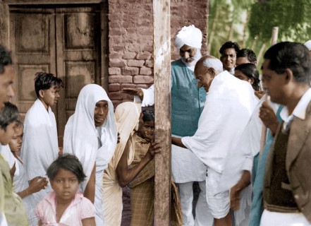 Mahatma Gandhi meeting people after Hindu Muslim riots, East Bengal, India, Asia, January 1947,
