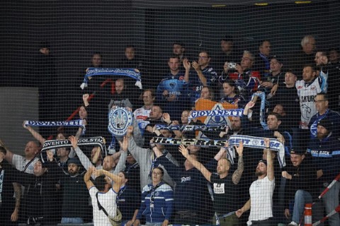 The travelling Ingolstadt fans celebrate the 6:3 victory in Schwenningen after the game of the DEL