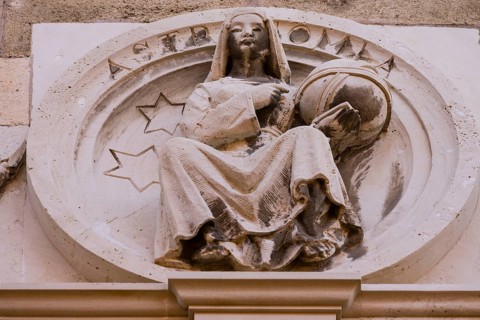 Arithmetic evocative medallion, Archivo del Reino de Mallorca facade, House of Culture, built by