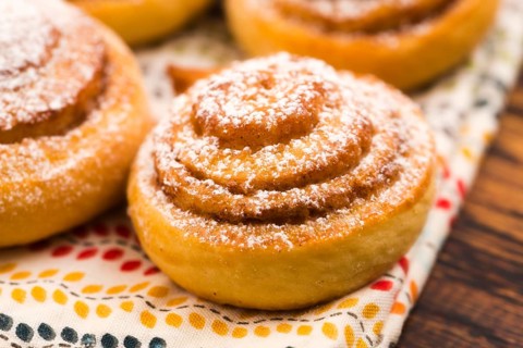 Yeast rolls with cinnamon