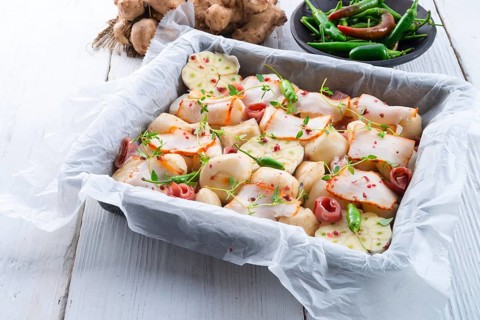 Jerusalem artichoke au gratin with ham and chili