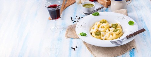 Tortellini di formaggio with basil pesto and cheese sauce
