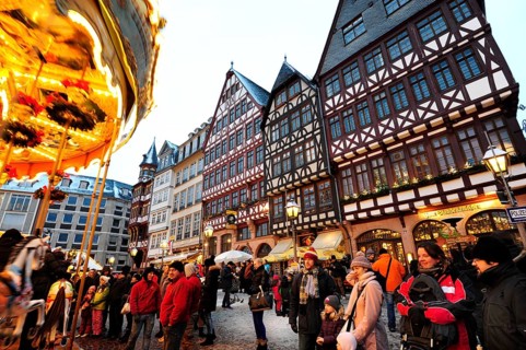 Christmas market, carousel and half-timbered houses at the Römer, Römerberg, Old Town, Frankfurt am