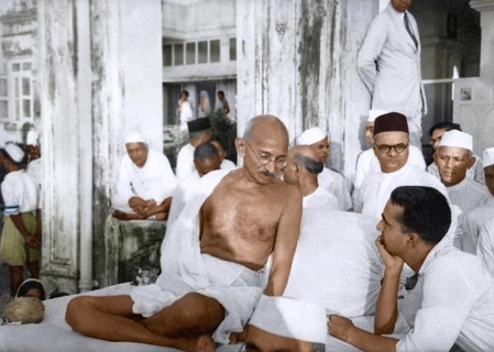 Mahatma Gandhi at public prayer meeting, Rungta House, Mumbai, Maharashtra, India, Asia, September