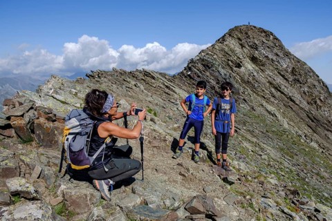Ascending to Pimene peak, Pyrenees National Park, Hautes-Pyrenees, France, Europe