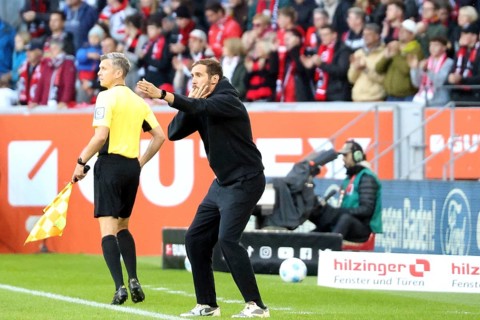 Head coach / coach Julian Schuster (SC Freiburg) whistles his players back from the sideline during