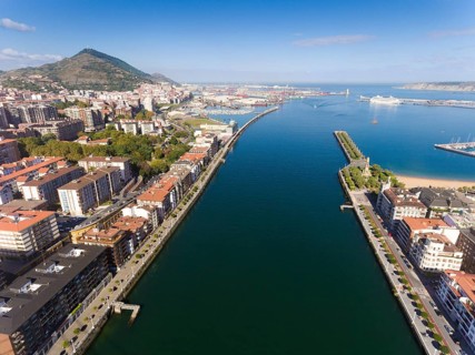 Estuary of the nervion, Getxo, Bizkaia, Basque Country, Spain, Europe