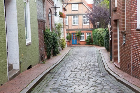 Narrow alley, Stade, Lower Saxony, Germany, Europe