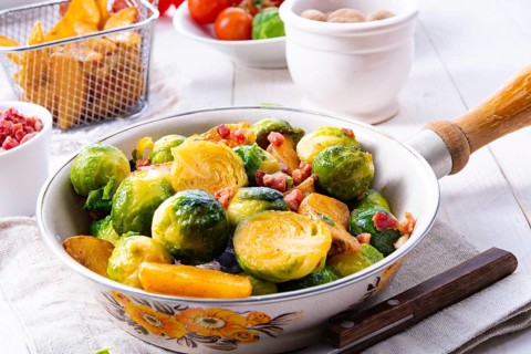 Roasted Brussels sprouts with honey and sesame seeds from the oven