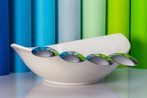 The ceramic bowl and four spoons