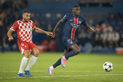 Football match, Randal KOLO MUANI Paris St. Germain right on the ball, David LOPEZ Girona FC left