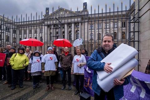 Germany, Berlin, 22 November 2024, Action against hospital reform, Health alliances hand over