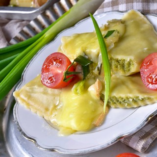 Swabian ravioli gratinated with cheese
