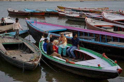 Boat parked ganga river, varanasi, uttar pradesh, india, asia