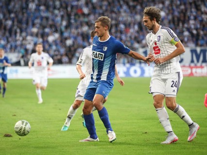 Duel Tobias Willers VfL Osnabrück and Nicolas Hebisch 1.FC Magdeburg DFB 3.Liga season 2015-16 in