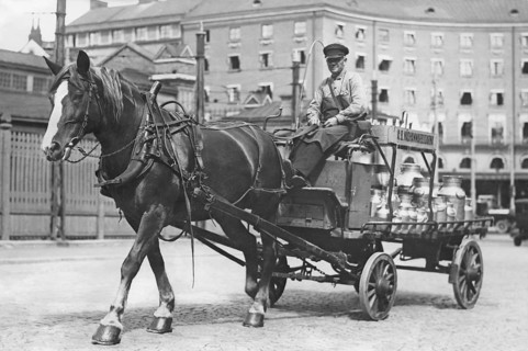 In the 1930s. A horse and carriage pictures in a Stockholm street 1936. The horse-drawn cart has a