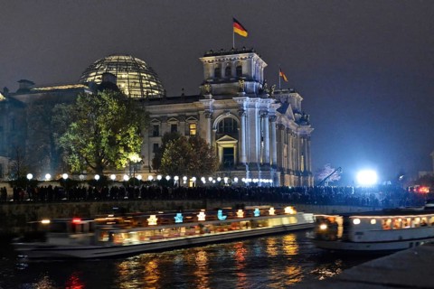 String of lights along the former Berlin Wall