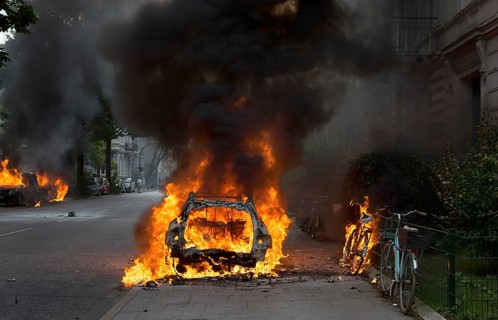 Burning car on the Elbchaussee at the G20 summit in Hamburg, 2017