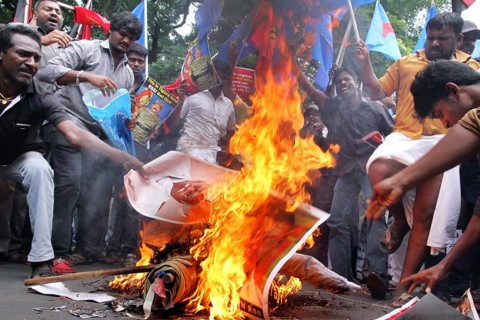 Supporters of several Tamil nationalist parties burn effigies stage protest against the Kaveri