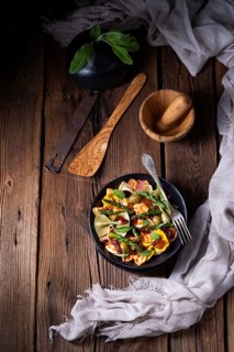 Pasta salad with green asparagus, olives and Parma ham
