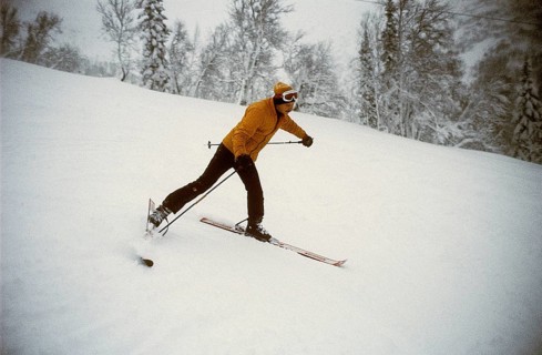 Slalom 1978. A man going dowhill on slalom skis