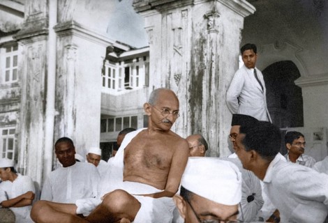 Mahatma Gandhi at public prayer meeting, Rungta House, Mumbai, Maharashtra, India, Asia, September
