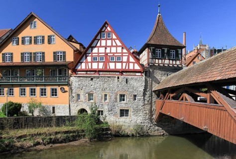 Wooden bridge over the Kocher between Unterwöhrdinsel and Mauerstraße, Schwäbisch Hall.