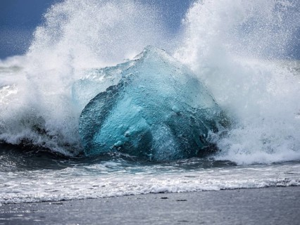 Diamond Beach, iceberg in the surf, near Jökulsarlon glacier lagoon, Vatnajökull National Park,