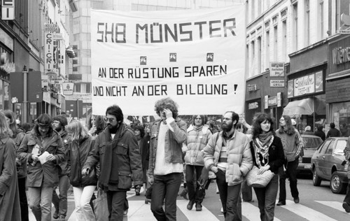 25, 000 called by the peace movement demonstrated against new nuclear missiles, neutron bomb and