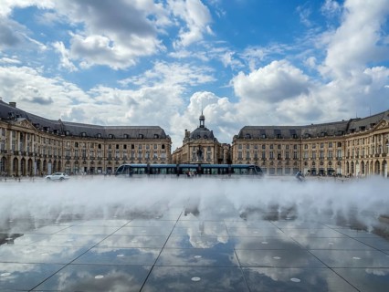 BORDEAUX/FRANCE - SEPTEMBER 19 : Miroir d'Eau at Place de la Bourse in Bordeaux France on September