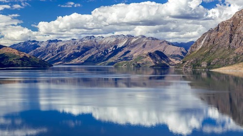 Scenic view of Lake Hawea