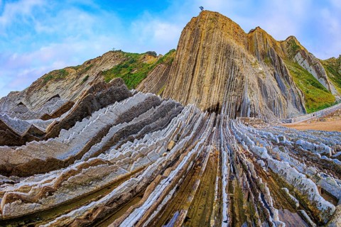 The most unusual beach in the Basque Country - Itsurun. Flysch - unique landscape of underwater