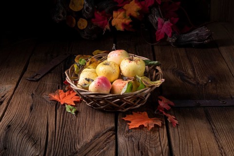 Fresh and delicious organic apples in a basket