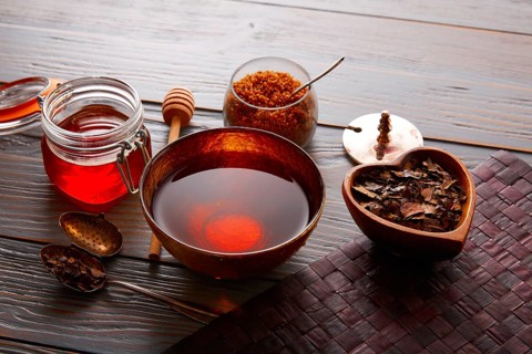 Bancha tea served in golden bowl on wooden table board